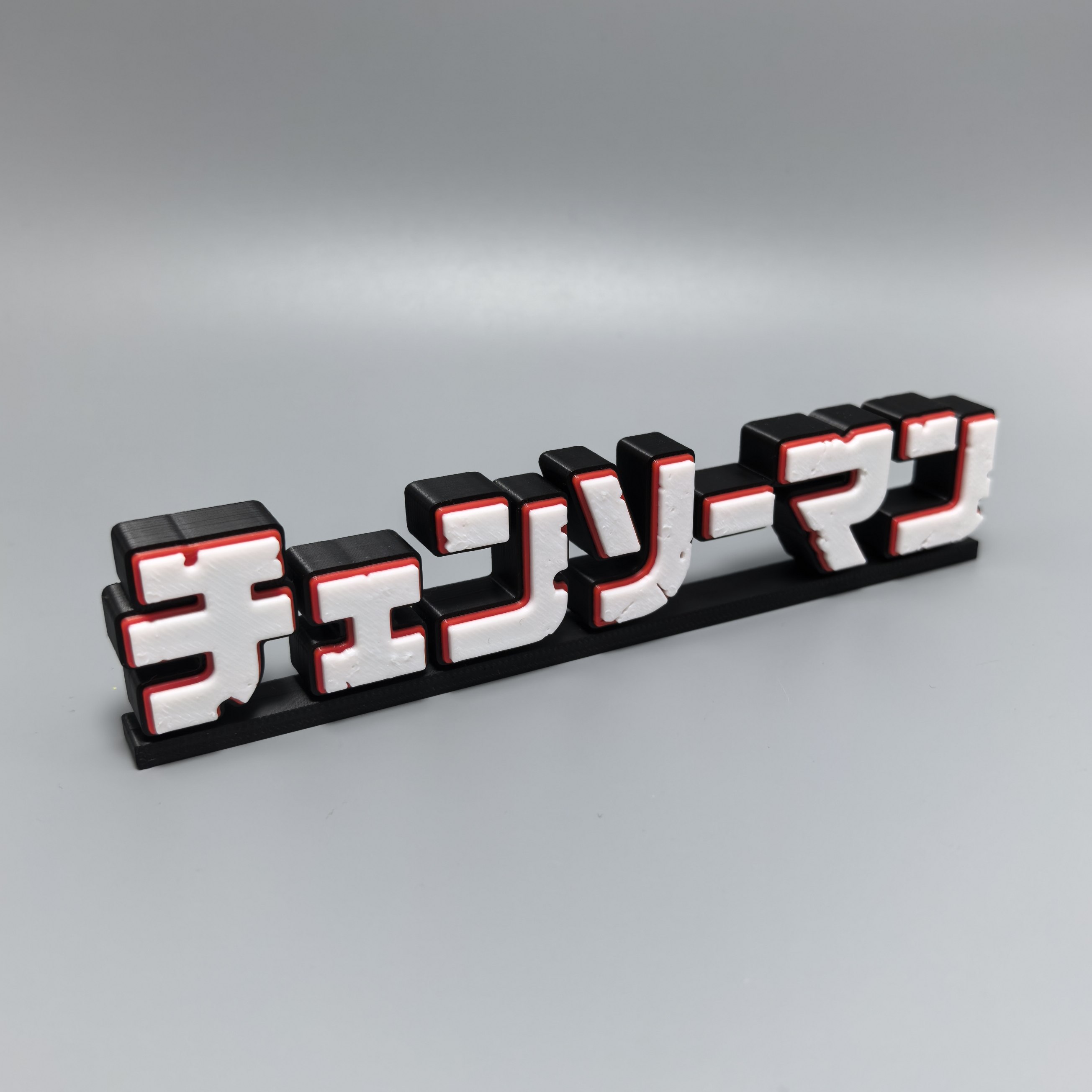 تمثال بشعار تشينسو مان مطبوع ث - مراجعة Anime Merchandise Logo وسعره