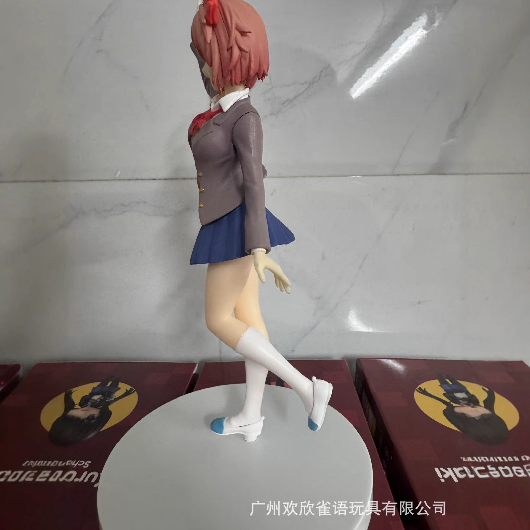 نوعان من مجسمات أنمي بطول 18 س - مراجعة Anime Merchandise Types وسعره